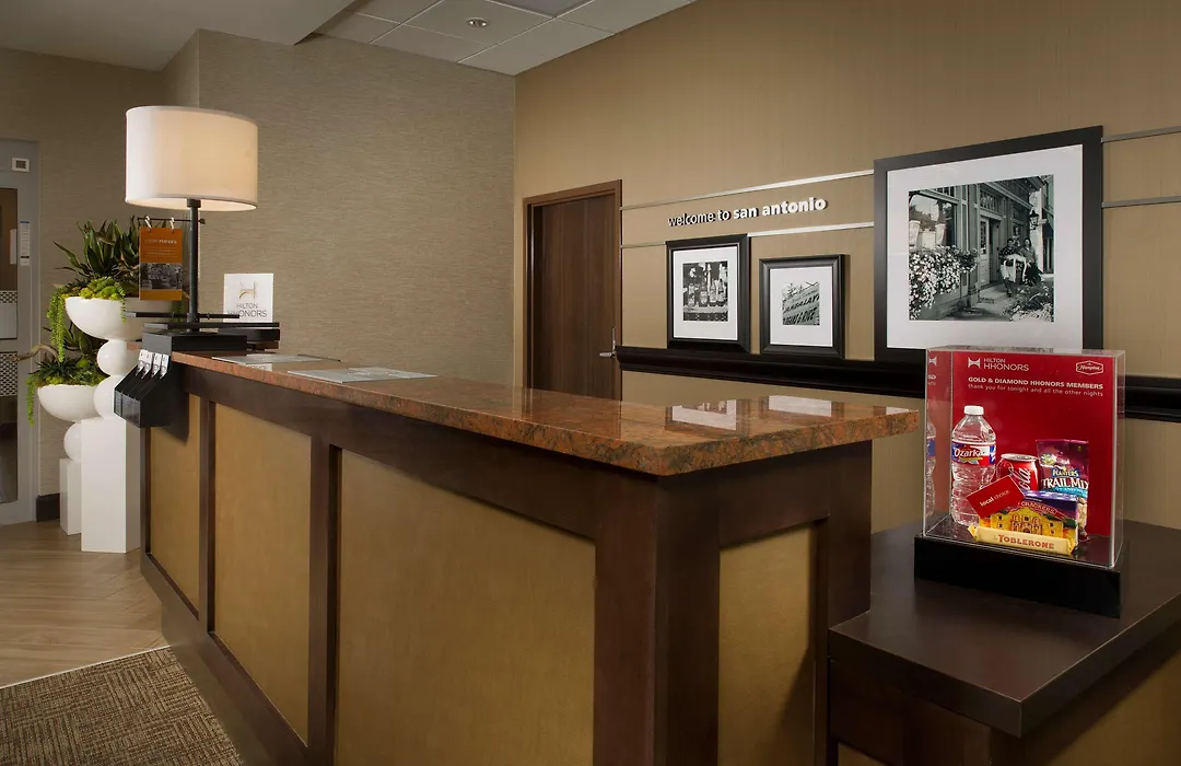 Hampton Inn & Suites San Antonio-Downtown/Market Square-1