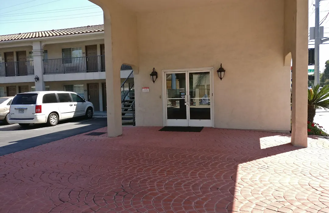 Burbank Inn And Suites-1