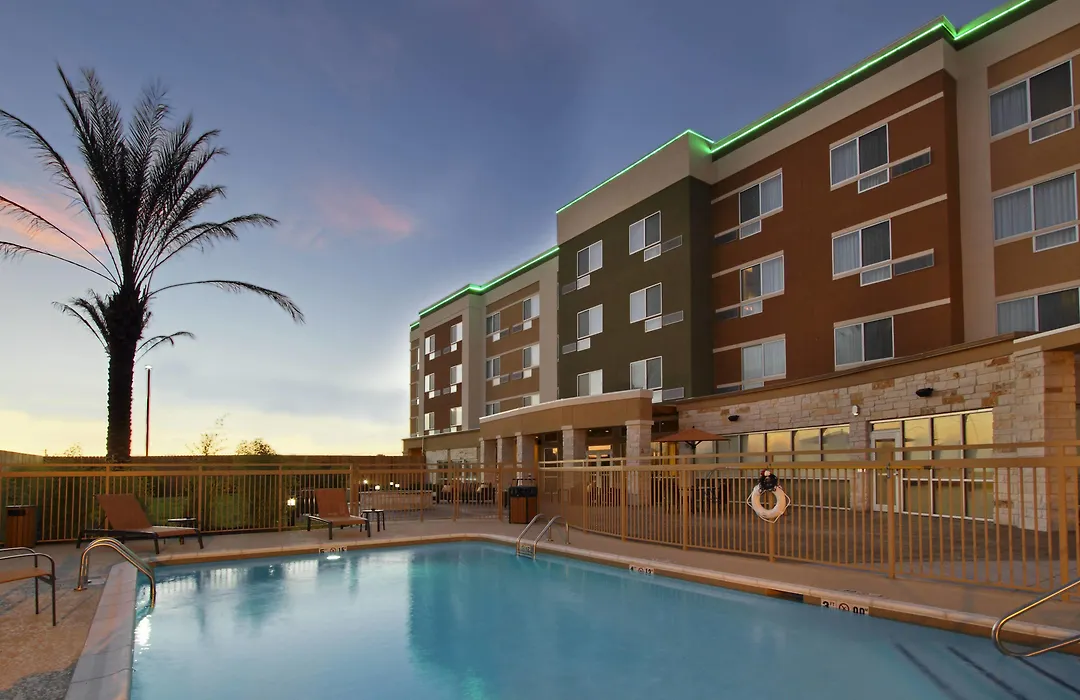 Courtyard By Marriott Victoria-1