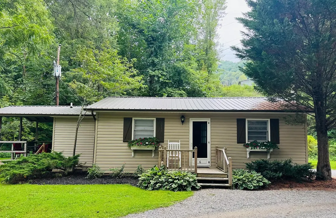 Cozy Creek Cottages-1