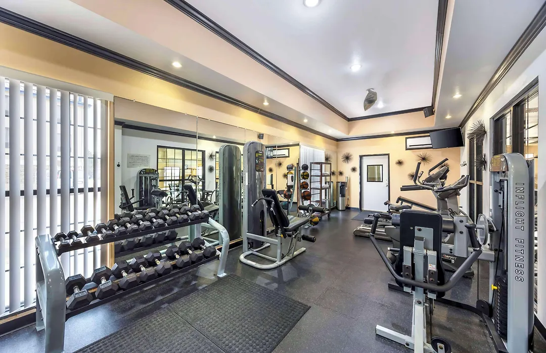 Best Western Plus Emerald Inn & Suites-1