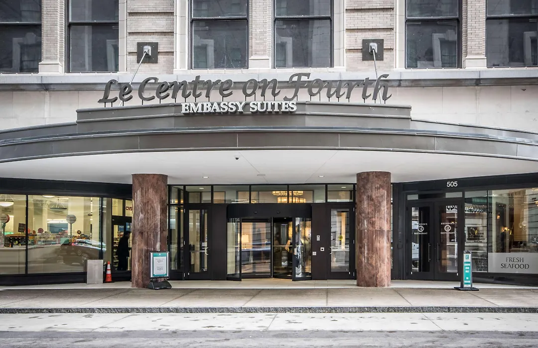 Embassy Suites Louisville Downtown-1
