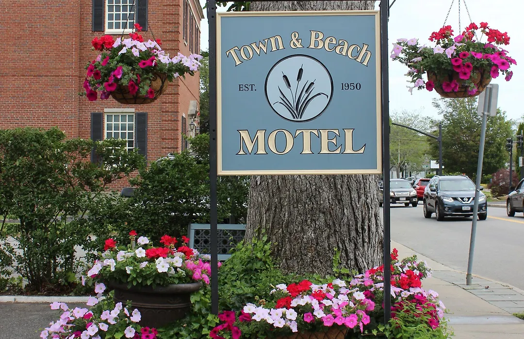 Town & Beach Motel-1
