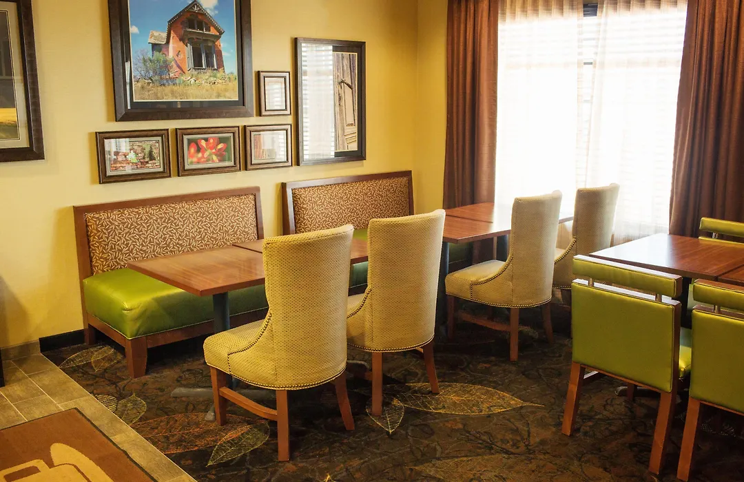 Little Missouri Inn & Suites New Town-1