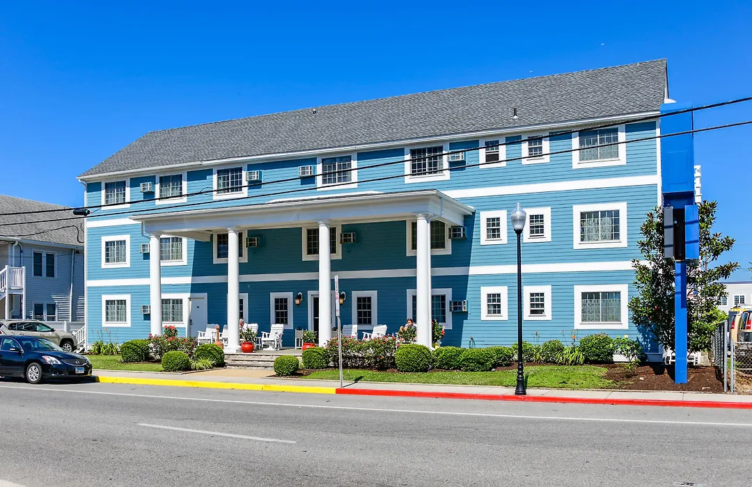 Commander Beach House Hotel-1