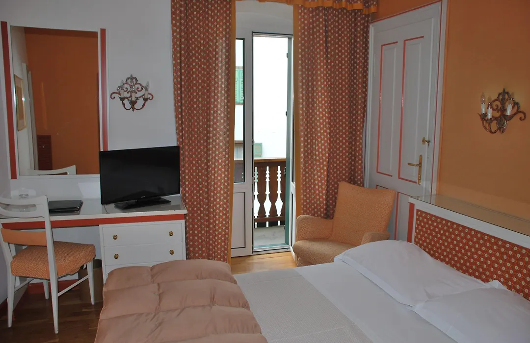 Hotel De La Poste-1
