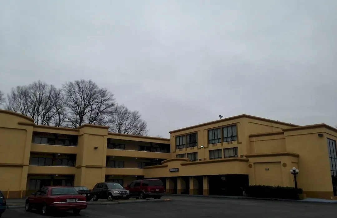 Diamond Inn & Suites-1
