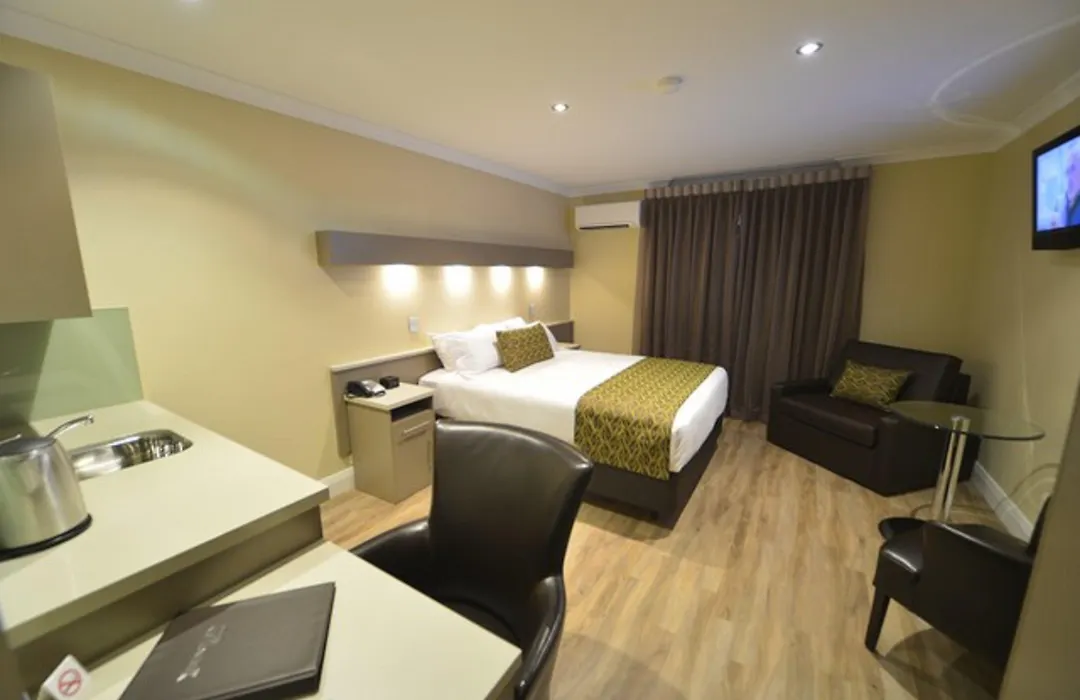 Bentley Motel-1