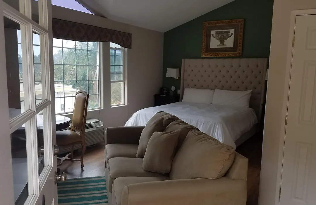 Malibu Country Inn-1
