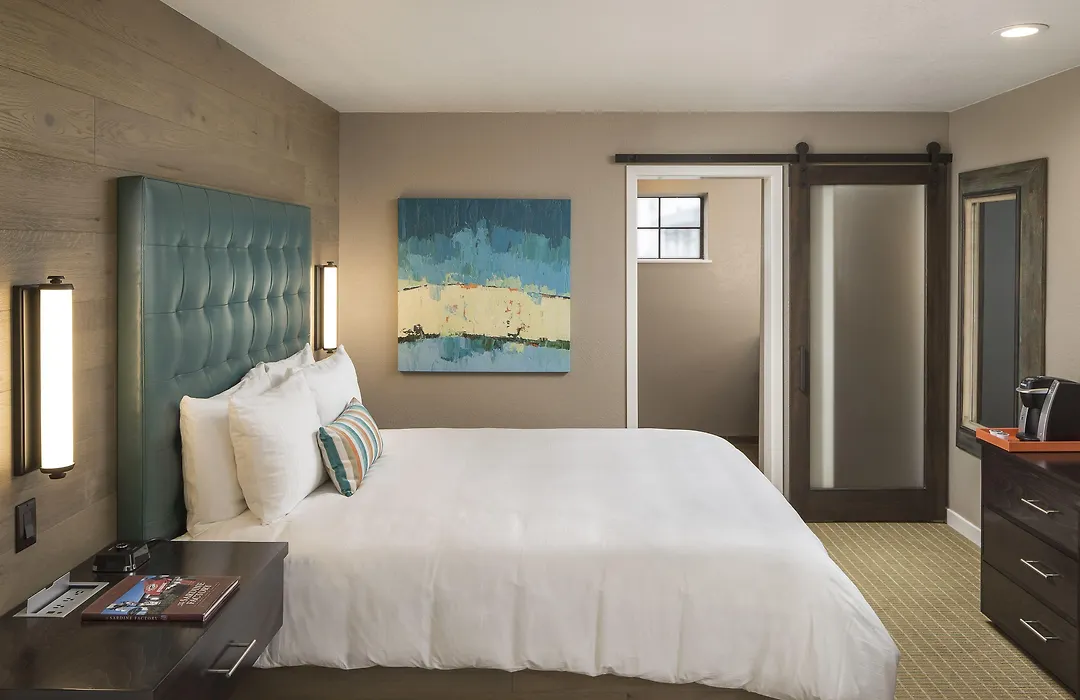 Wave Street Inn-1