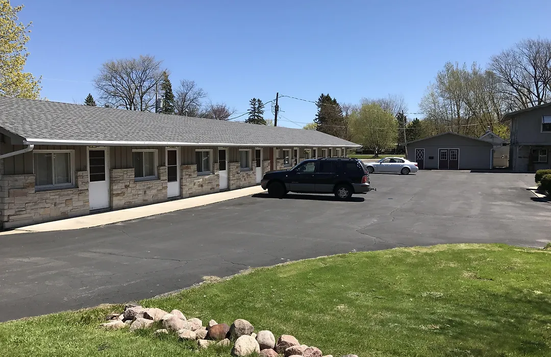 Marinette Inn-1