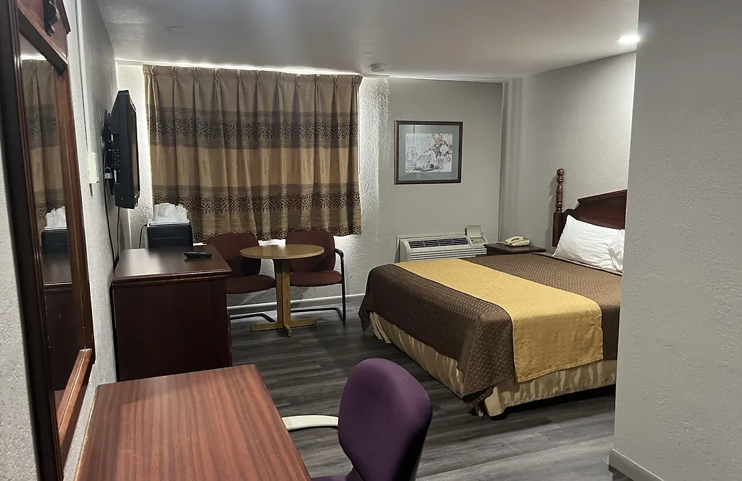 Mid Towne Inn & Suites-1