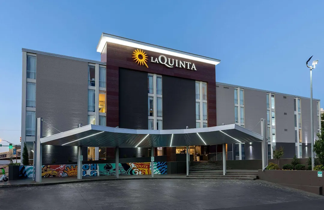 La Quinta Inn & Suites By Wyndham Tulsa Downtown - Route 66-1