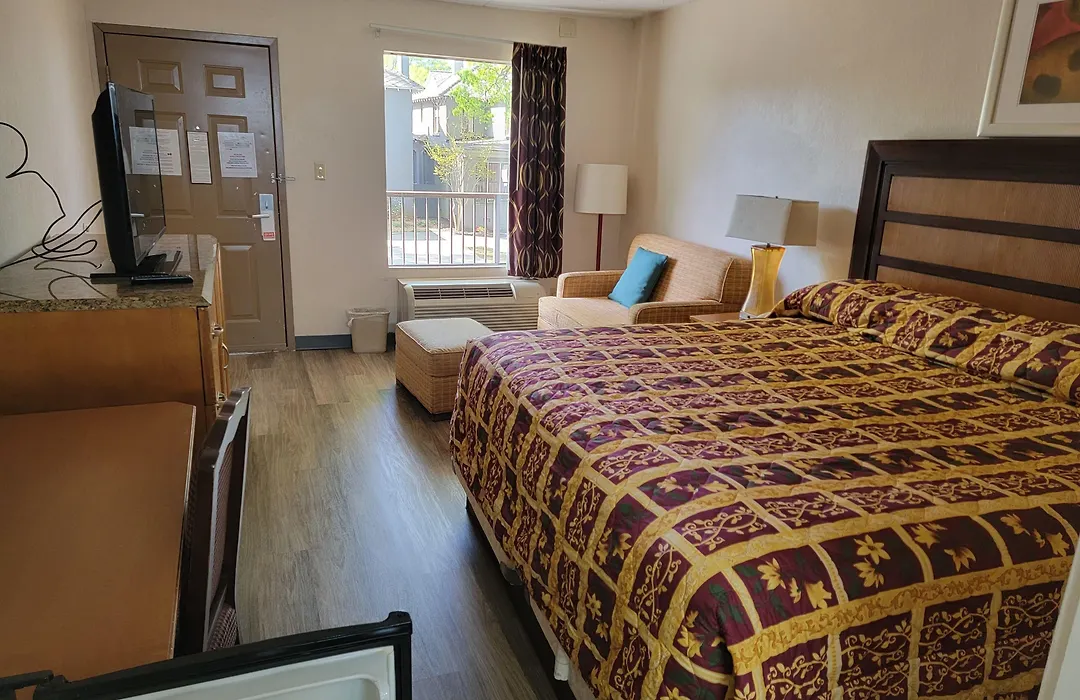 Studio 9 Inn & Suites-1