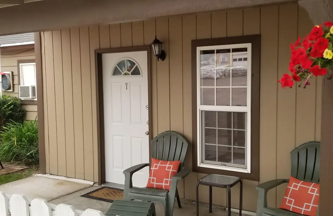 Deep Water Inn-1