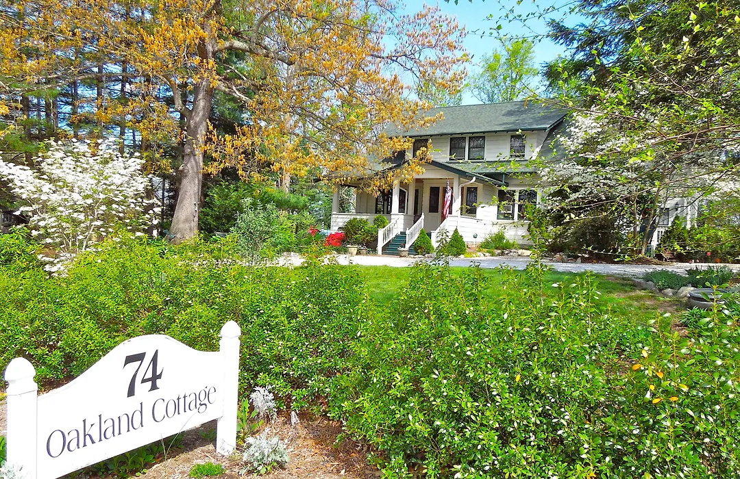 Oakland Cottage Bed And Breakfast-1