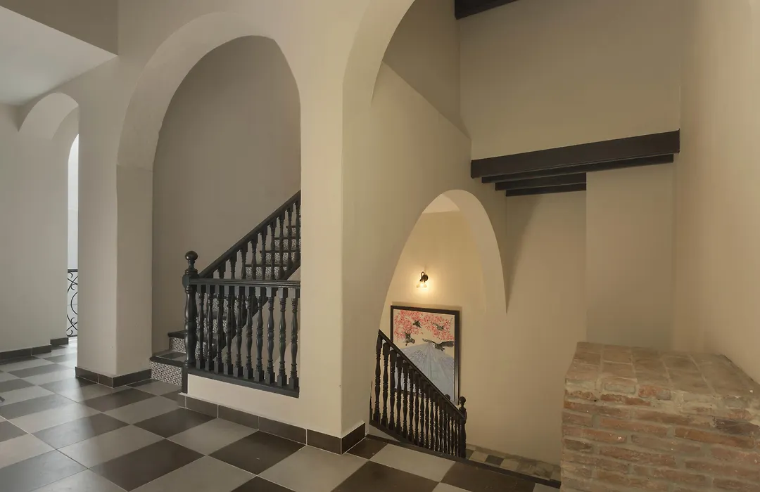 Decanter Hotel-1