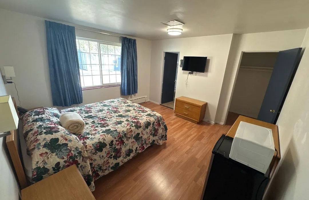Travelers Motel-1