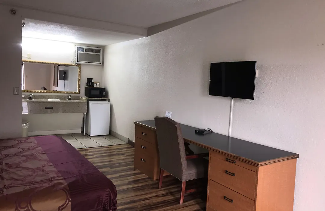 Bear Mount Inn & Suites-1