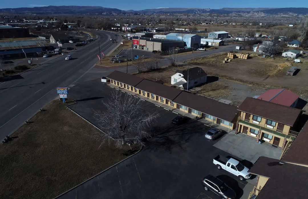 Split Mountain Motel-1