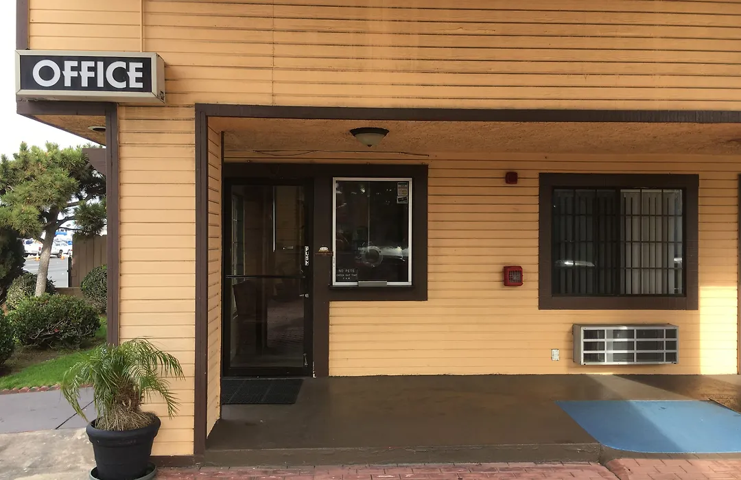 Del Amo Inn-1