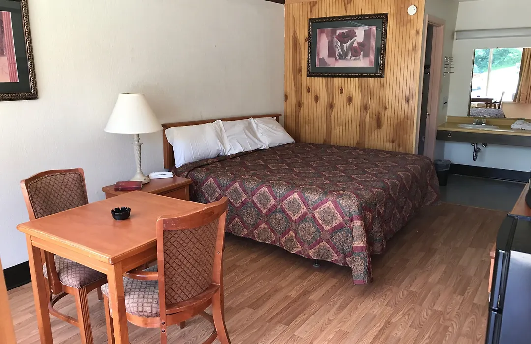 Daniel Boone Motor Inn-1