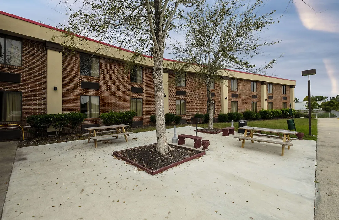 Red Roof Inn & Suites Jacksonville, Nc-1