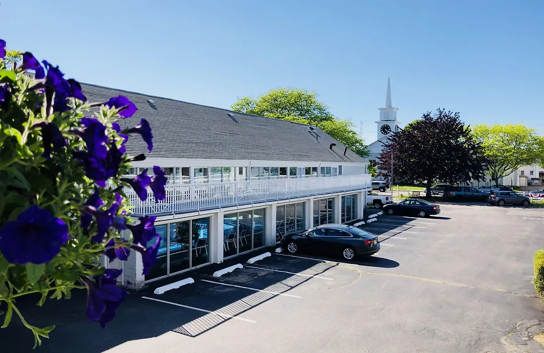 Hyannis Inn-1