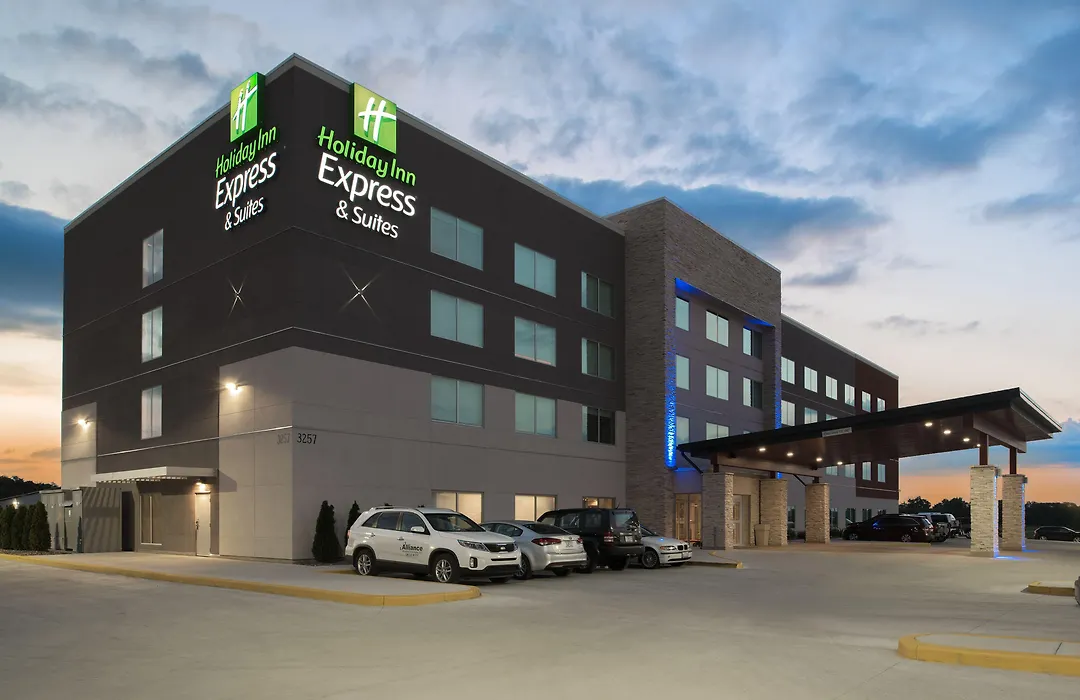 Holiday Inn Express & Suites Kingdom City By Ihg-1