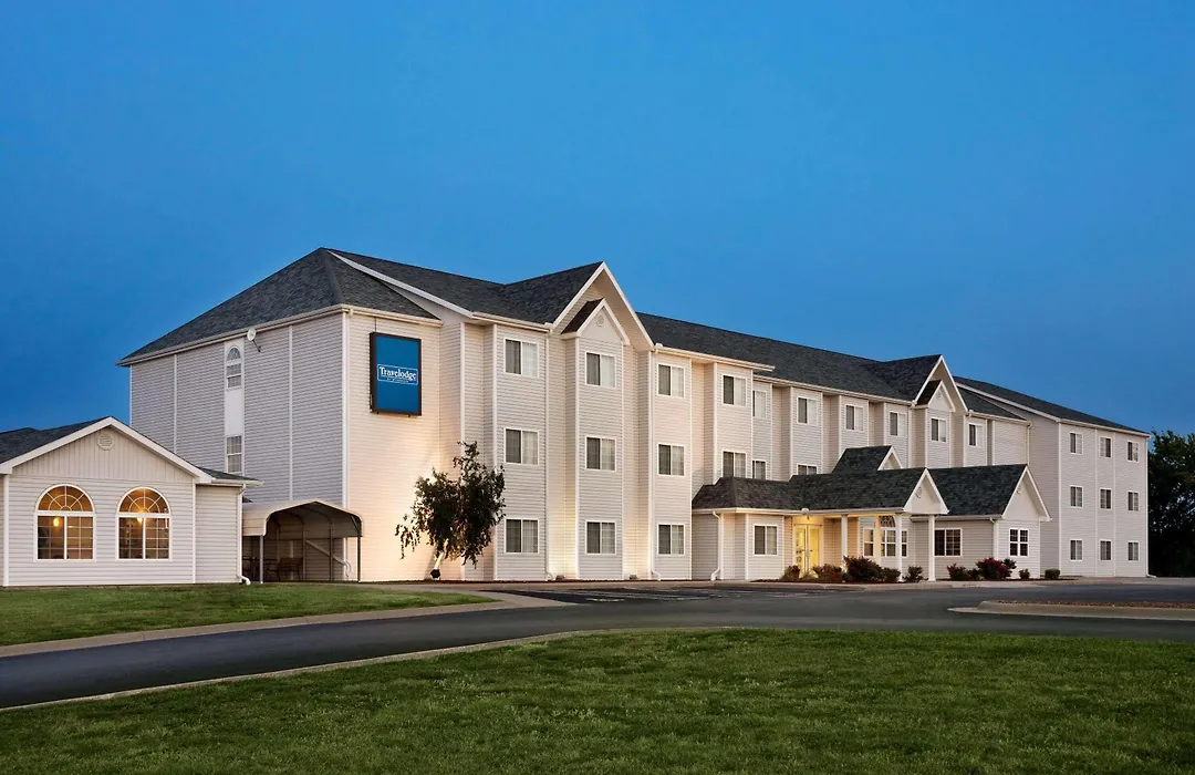 Travelodge By Wyndham Fort Scott-1