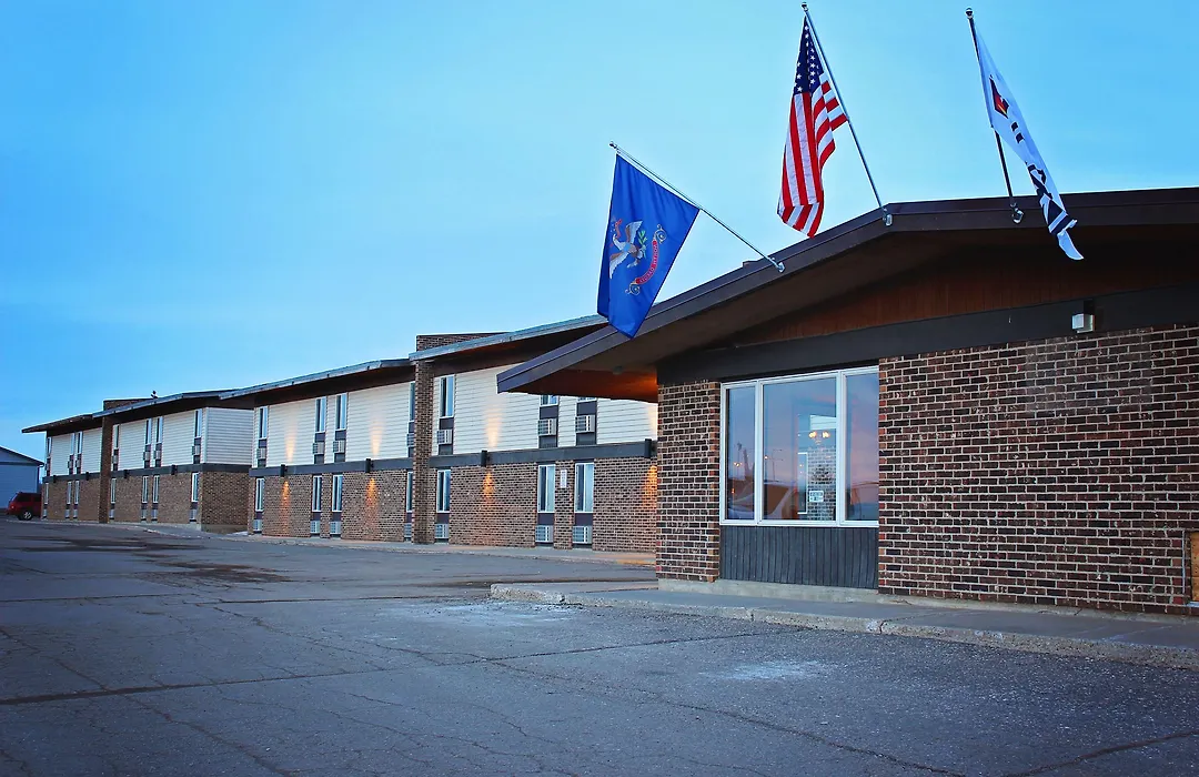 Sunlac Inn Devils Lake-1