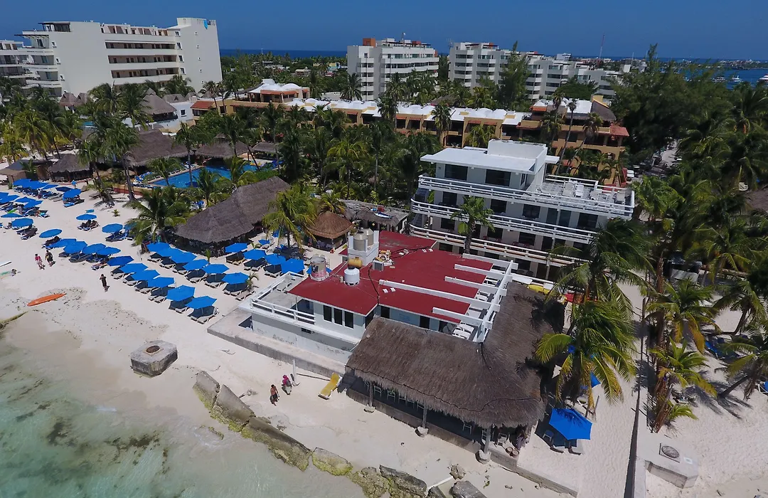 Chichis And Charlies Beachfront Hotel-1