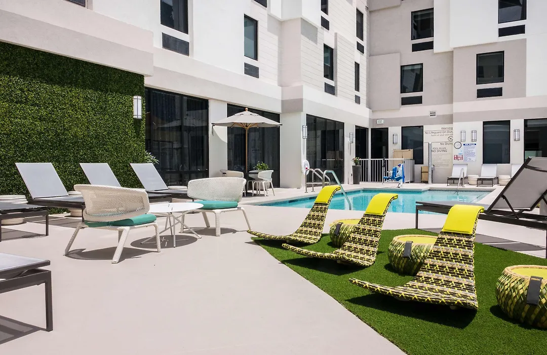 Hampton Inn & Suites Miami Wynwood Design District, Fl-1