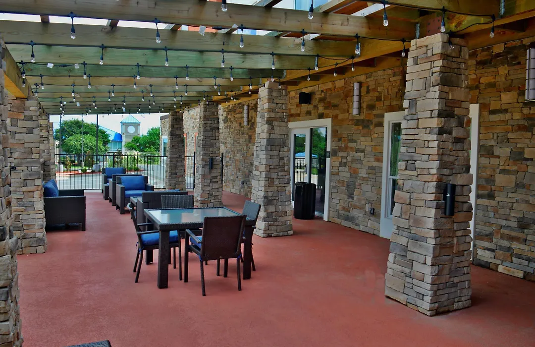 Best Western Plus Airport Inn & Suites-1