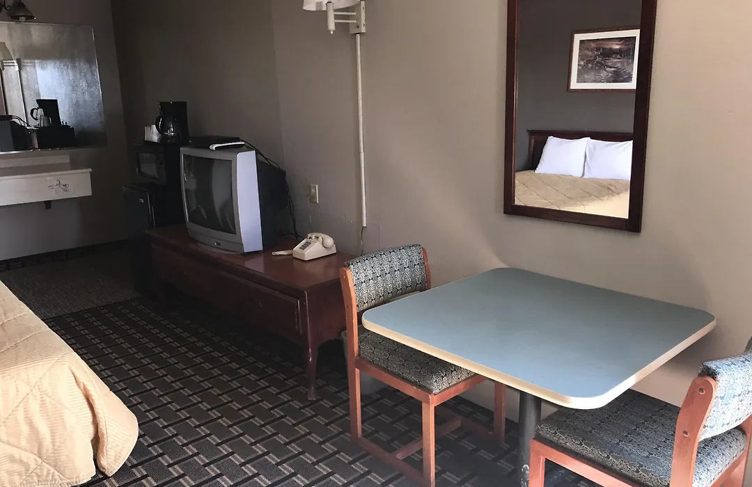 Travelodge By Wyndham Evanston-1