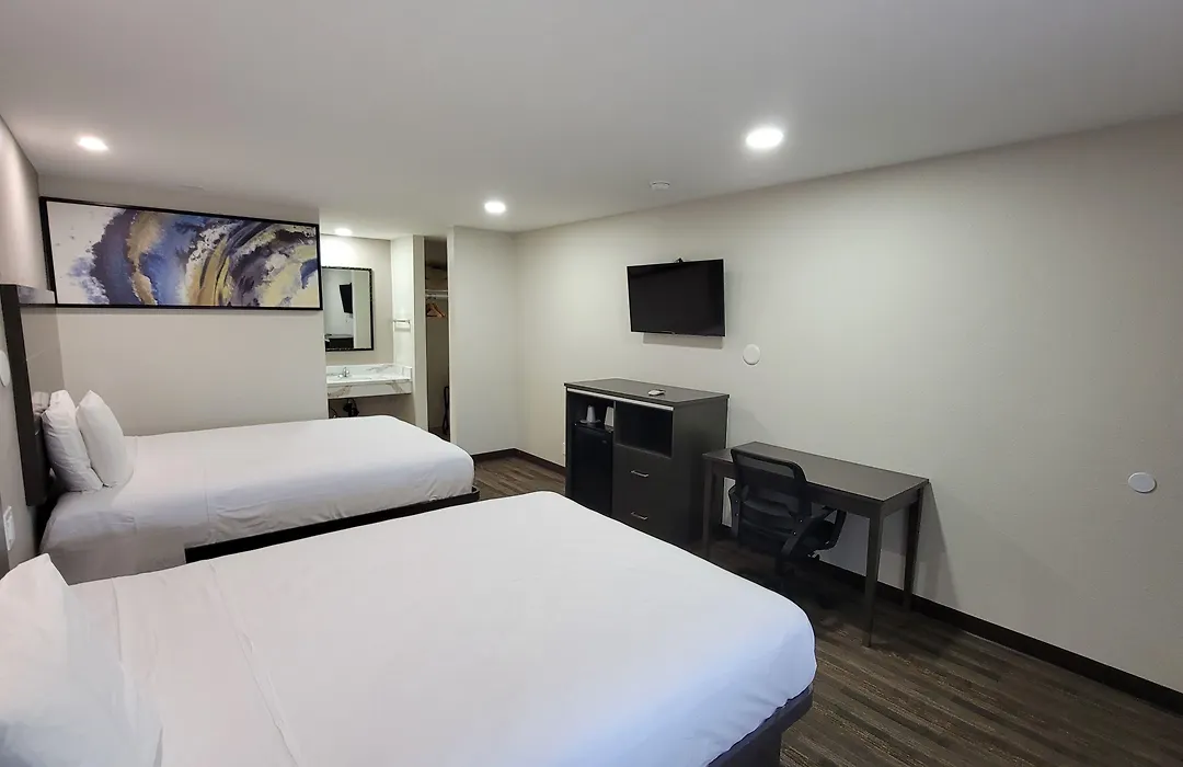 Travelodge By Wyndham Buena Park-1