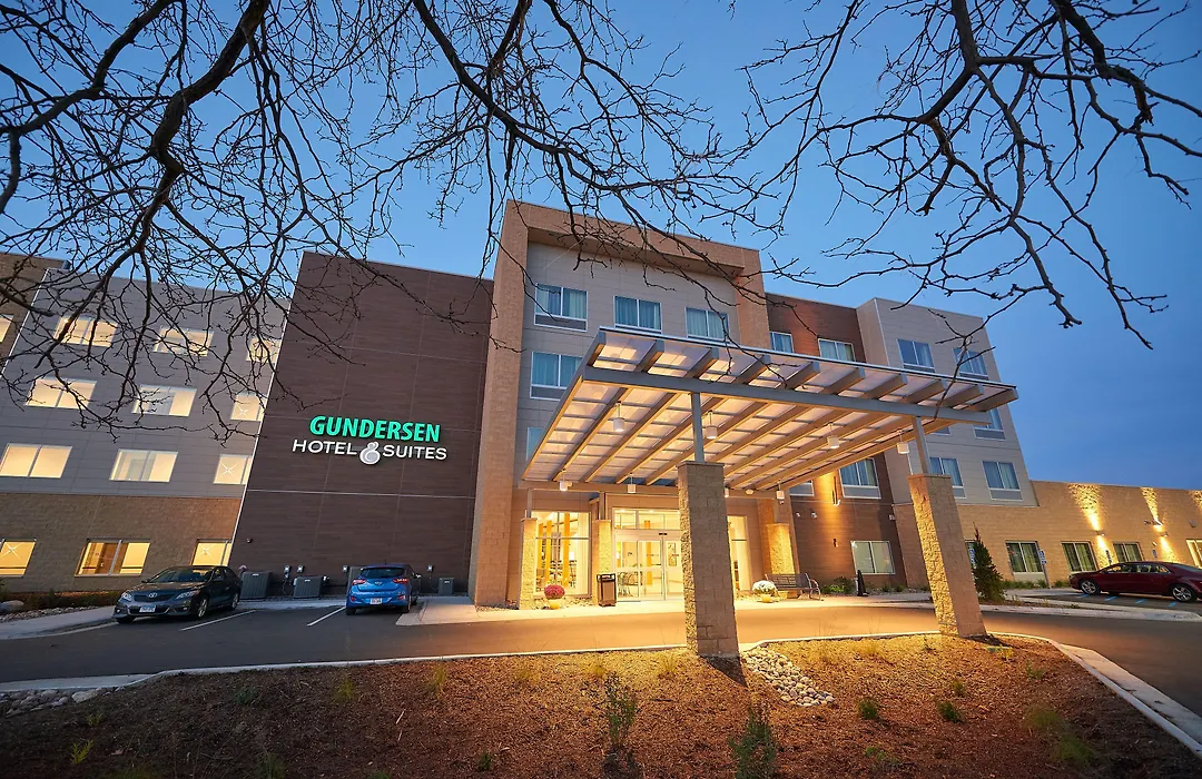 Gundersen Hotel & Suites-1