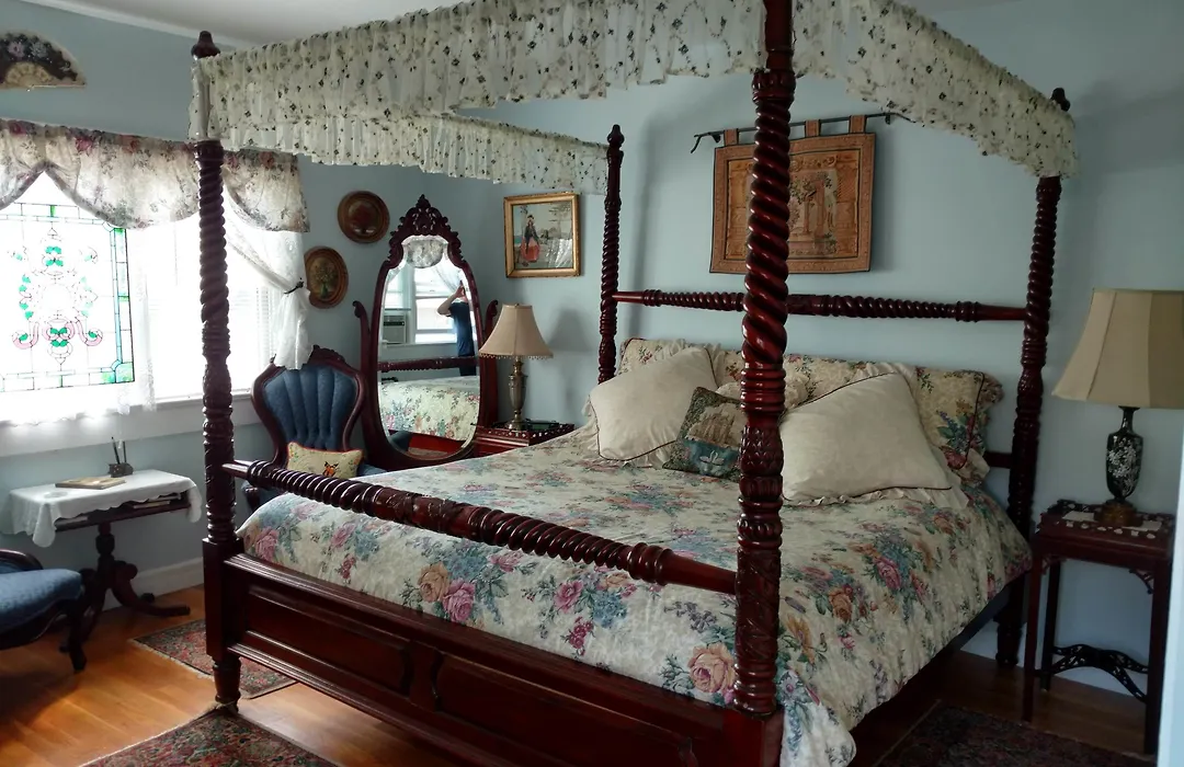 Armistead Cottage Bed & Breakfast-1