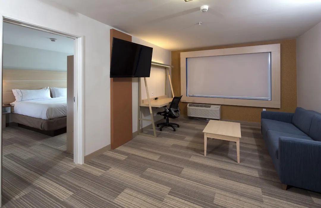 Holiday Inn Express & Suites - Gaylord By Ihg-1
