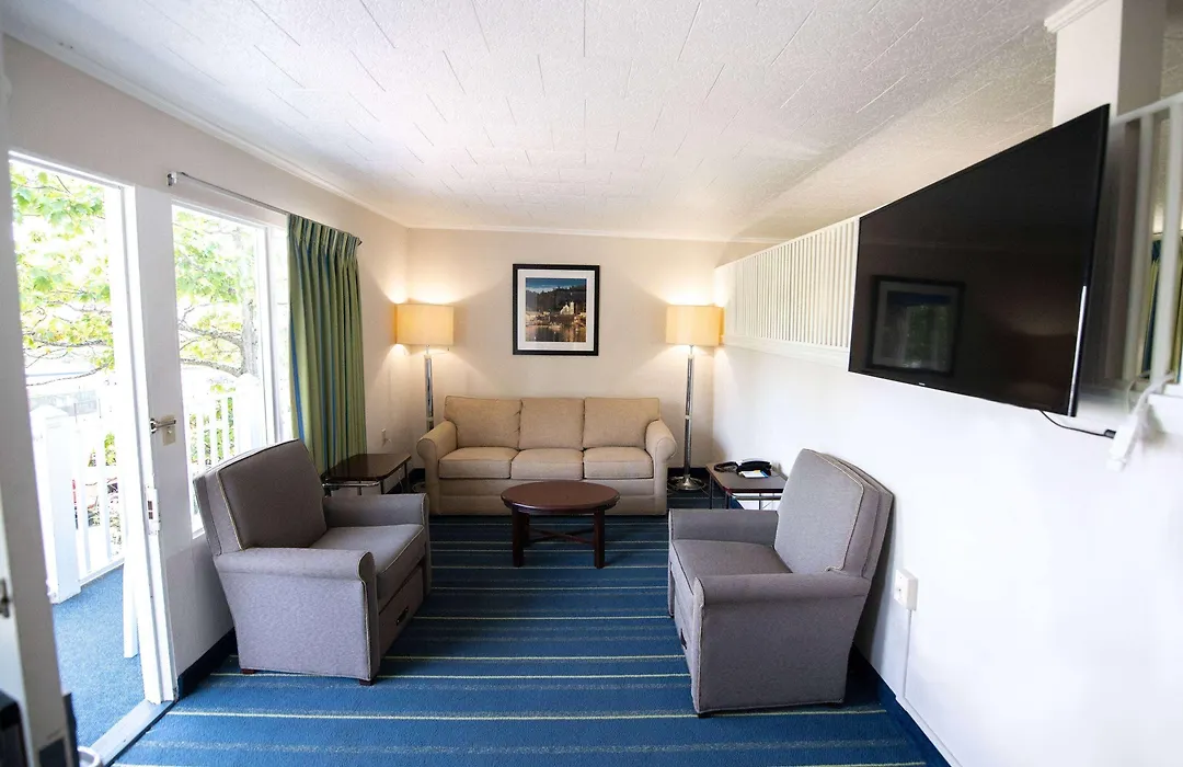 Days Inn By Wyndham Bar Harbor-1