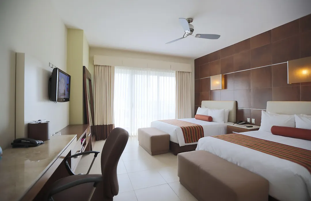 Krystal Urban Cancun & Beach Club-1