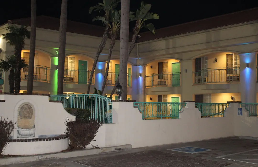 Lyfe Inn & Suites By Aga - Lax Airport-1