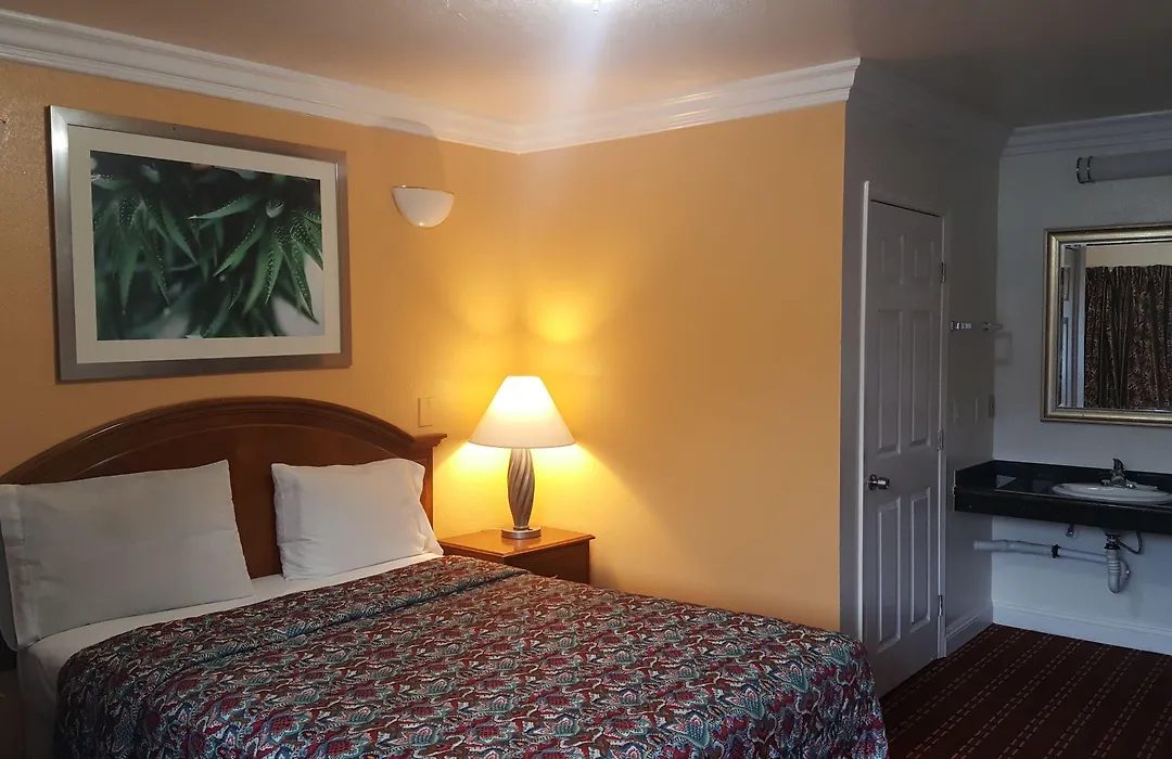 Flamingo Inn Long Beach-1