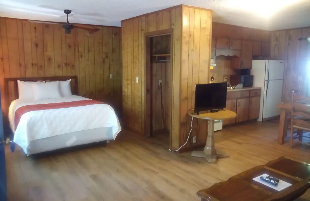 Meadowlark Motel With Restaurant & Bar-1