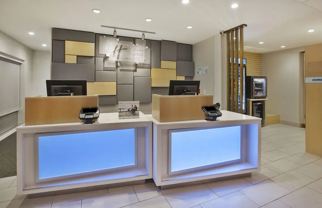 Holiday Inn Express & Suites Grand Rapids Airport North By Ihg-1