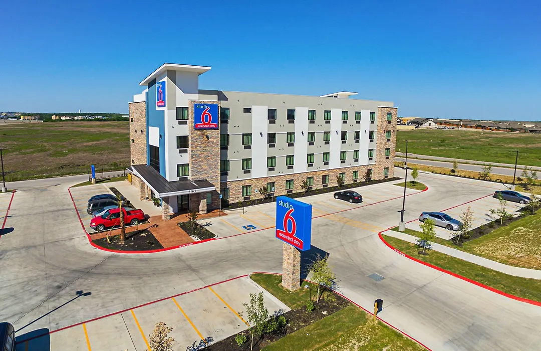 Studio 6-Buda, Tx-1