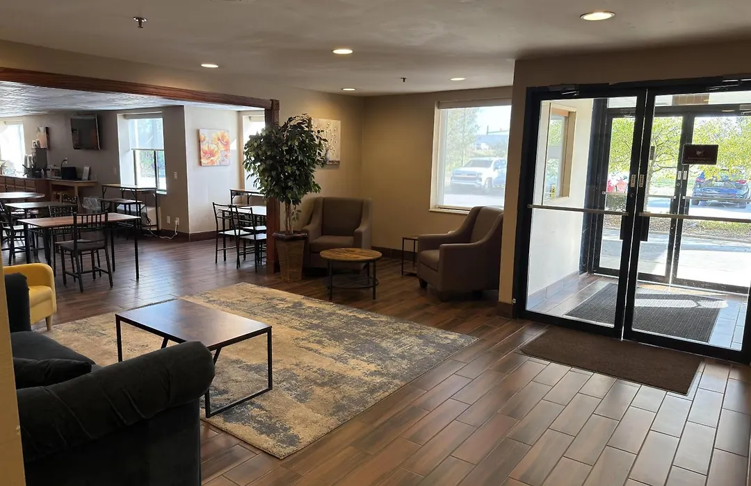 Wingate By Wyndham Utica-1
