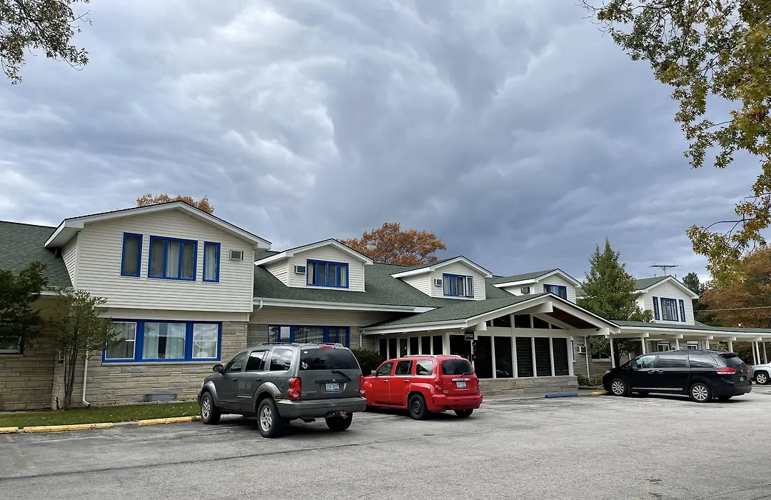 Camp Inn Lodge-1