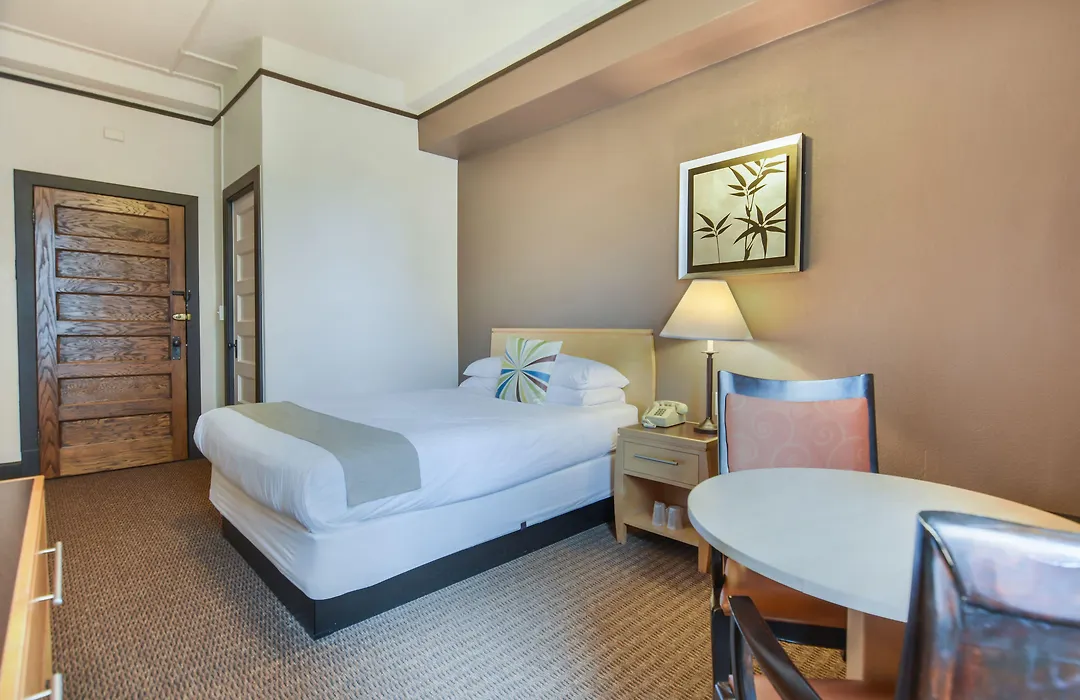 Moore Hotel-1
