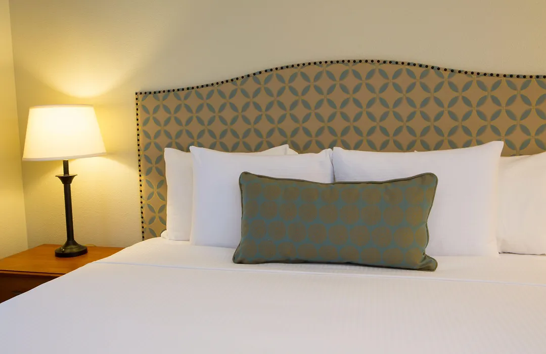 Pelican Shores Inn-1